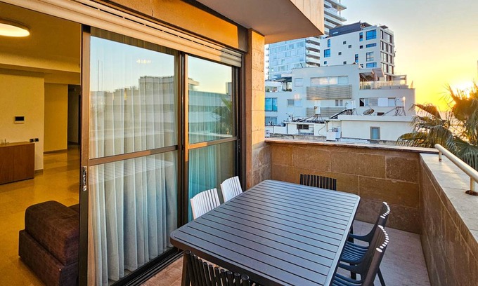 Tel Aviv Promenade Apartment | 100 m² Apartment ∙ 3 bedrooms ∙ 6 guests