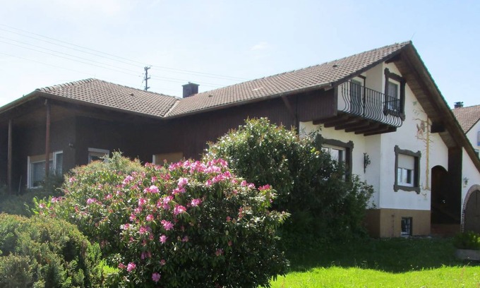 Grombach House | 100 m² Bungalow ∙ 2 bedrooms ∙ 4 guests