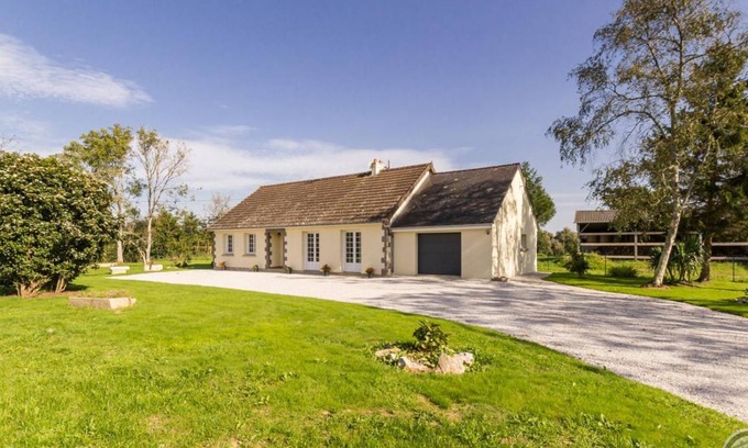 Yvetot-Bocage Cottage | 100 m² Cabin ∙ 3 bedrooms ∙ 6 guests