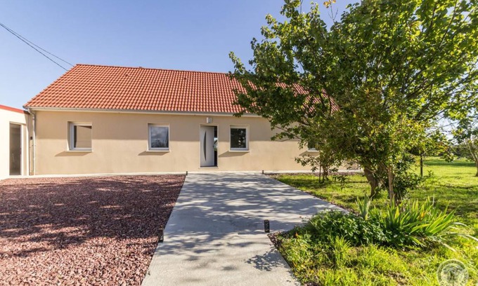 Vesly House | 100 m² Gîte ∙ 3 bedrooms ∙ 6 guests