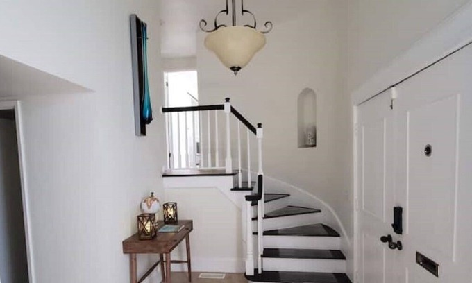Mitchell House | 100% Recently Remodeled Townhome