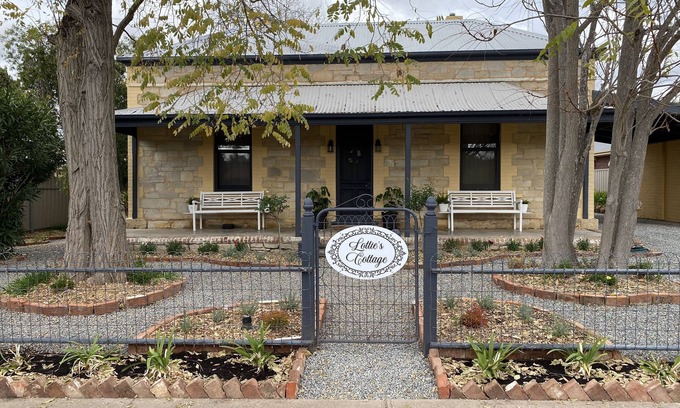 Clare Cottage | 100 year old Renovated Stone Cottage