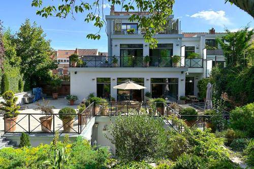 Sint-Pieters-Woluwe Villa | 1000 m² Villa ∙ 5 bedrooms ∙ 6 guests