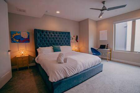 Civic Center House | 1000 m² House ∙ 3 bedrooms ∙ 10 guests
