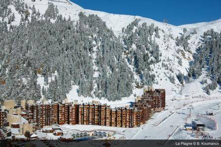 Macot-la-Plagne Apartment | 100m from ski slopes, 1st floor, view ski slopes, swimming pool, balcony, tv, 35m², La Plagne