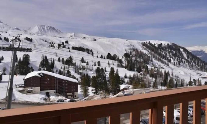 Belle Plagne Apartment | 100m from resort center, 3rd floor, view ski slopes, balcony, tv, ski locker, 33m², La Plagne