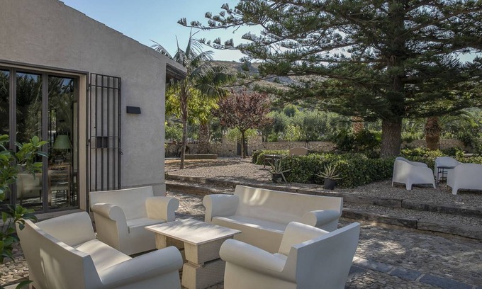 Palma di Montechiaro Villa | 1030 m² Villa ∙ 19 bedrooms ∙ 36 guests