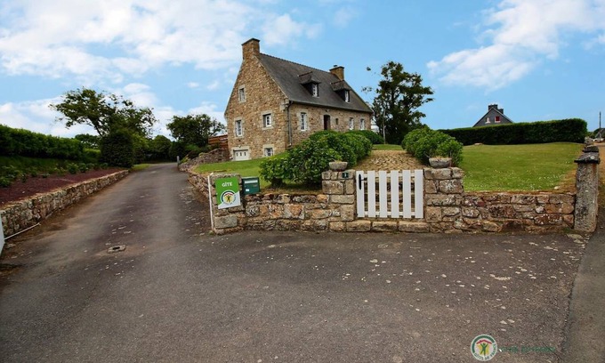 Penvenan House | 105 m² Gîte ∙ 4 bedrooms ∙ 8 guests