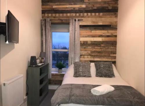 Sketty House | 106 Brynmill - Room 10 - Sea views