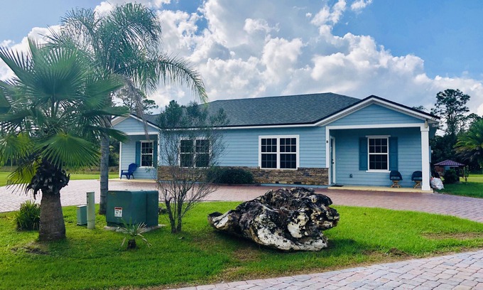 Hollister House | (106B) Blue Heron Getaway 2 bedroom 1.5 bathrooms
