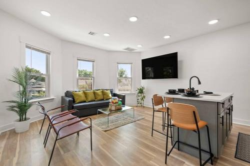 Fair Lawn Apartment | 10Guests! Parking 2ND FLOOR-Duplex