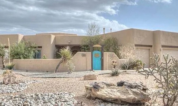 Corrales House | 10min to Albuquerque Balloon Park-Corrales Oasis, 5 night minimum booking!