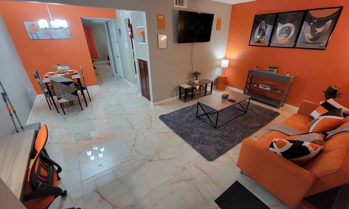 Braeswood Place Apartment | 10mins from NRG, MED CENTER, GALLERIA, DOWNTOWN, CHINATOWN Pool+Covered Parking