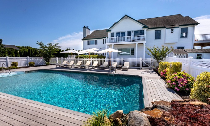 Eastport House | 11-Bedroom Mansion with an Seasonal Outdoor Pool 10.5 bathrooms