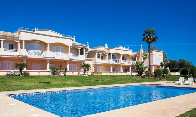 Lagoa e Carvoeiro Apartment | 11 marinha Two Bedroom Apt at Praia do Marinha
