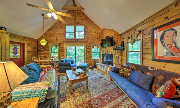 Marble Cabin | 11 Mi to Calaboose Cellars: Marble Cabin w/Deck!