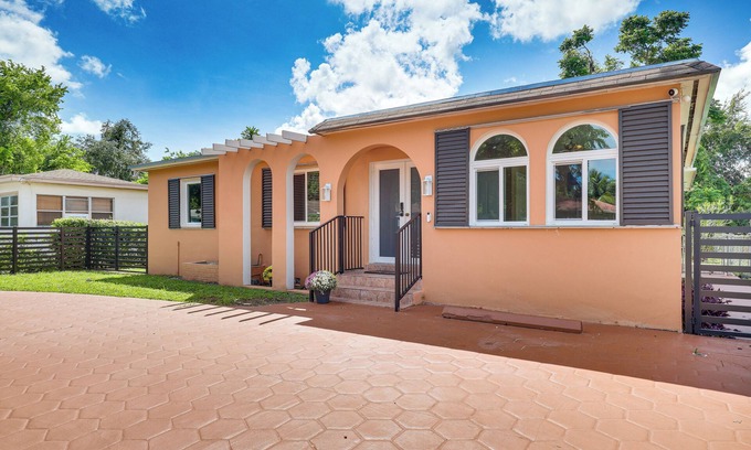 Gladeview House | 11 Mi to South Beach: Home w/Screened Porch!
