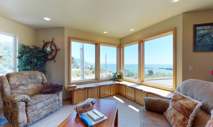 Port Orford House | 112 m² House ∙ 2 bedrooms ∙ 6 guests