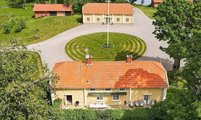 Hova House | 12 person holiday home in HOVA
