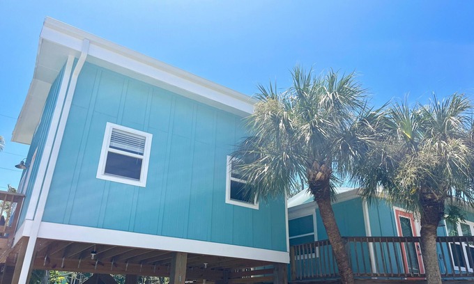 Mid Island House | 120 Falkirk Island Cottage - Freestanding home by the Beach!