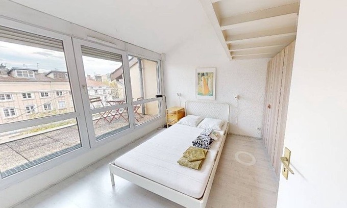 1st Arrondissement Resort | 120 m² Private room ∙ 1 bedroom ∙ 1 guest