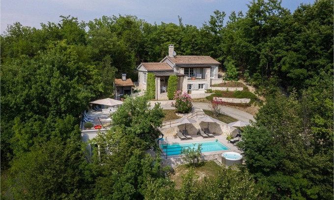 Pican House | 120 m² House ∙ 3 bedrooms ∙ 6 guests