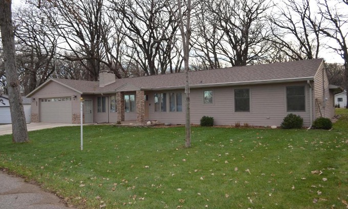 West Okoboji Villa | 1202 Dakota Dr