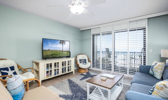 Crescent Beach Condo | 121 m² Condo ∙ 2 bedrooms ∙ 6 guests