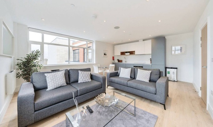 Runnymede Apartment | 124 Syward Place - 2 bedroom apartment