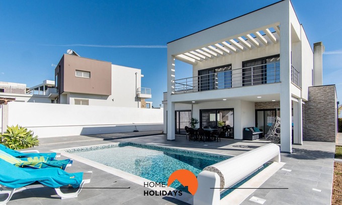 Monte Raposo Villa | #125 Alcantarilha Villa by Home Holidays