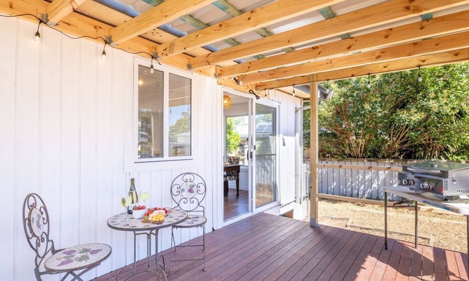 Tanilba Bay House | 13 Beatty Blvd - Air Con, Wi-Fi, Linen, Boat Parking, Pet Friendly