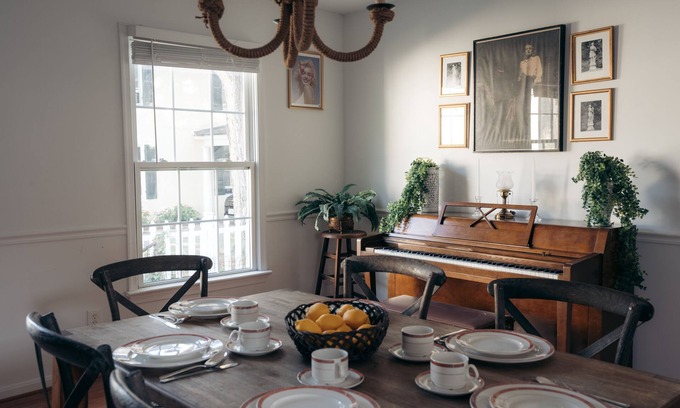 Berryville Hotel | 13 BR Boutique in Berryville