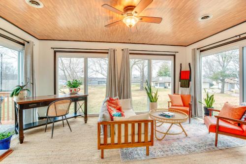 Blue Springs House | 13 Mi to Arrowhead Stadium Blue Springs Home!