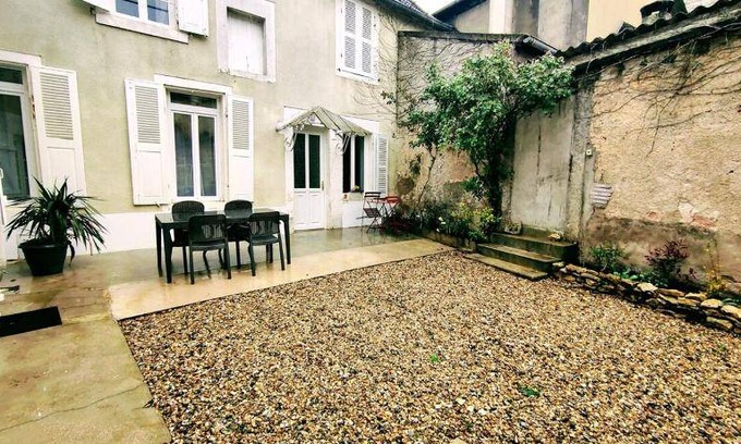 Coulanges-la-Vineuse House | 130 m² House ∙ 2 bedrooms ∙ 6 guests