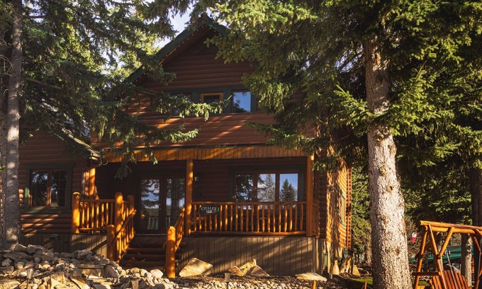 Jasper East Cabin | #132 Three Bedroom Chalet