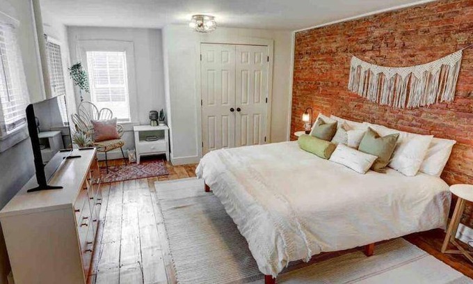 Historic Downtown Lancaster House | 139 m² House ∙ 3 bedrooms ∙ 6 guests