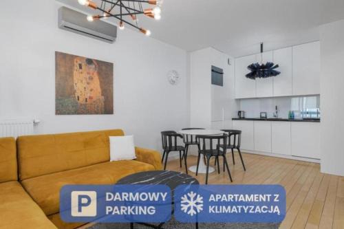 gmina Parzeczew Apartment | 13th Floor Arkadia Apartment by NYX Apart
