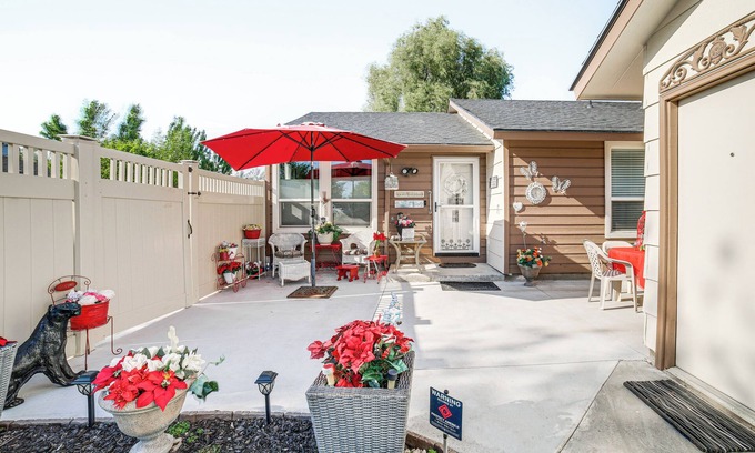 Nampa House | 14 Mi to Meridian: Water-View Retreat w/Patios!