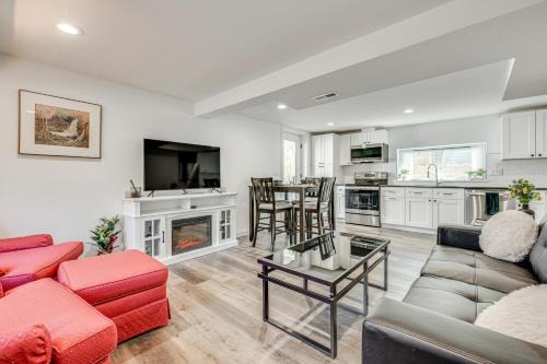 Erie Apartment | 14 Mi to Pearl Street Mall Erie Getaway