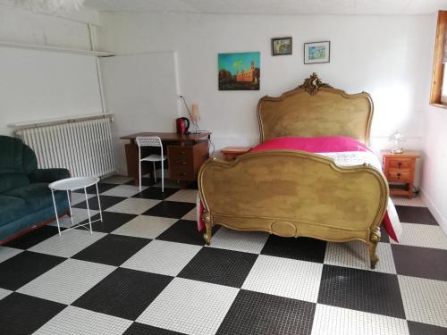 Dreux House | 14 Rue le Menestrel
