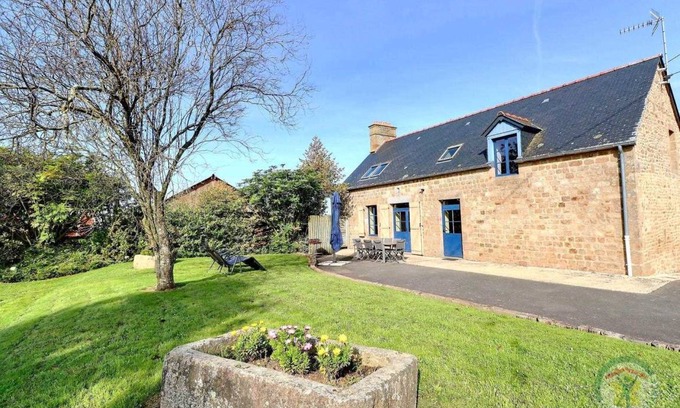 La Bazouge-du-Desert House | 140 m² Gîte ∙ 4 bedrooms ∙ 8 guests