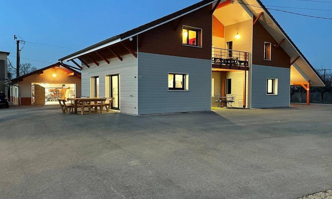 Chamesey House | 145 m² Gîte ∙ 4 bedrooms ∙ 8 guests