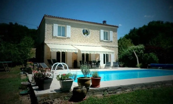 Bergerac House | 145 m² House ∙ 4 bedrooms ∙ 8 guests