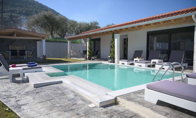 Notos Villa | 15 Guests - Luxury Villa Corfu - Luxury Villa