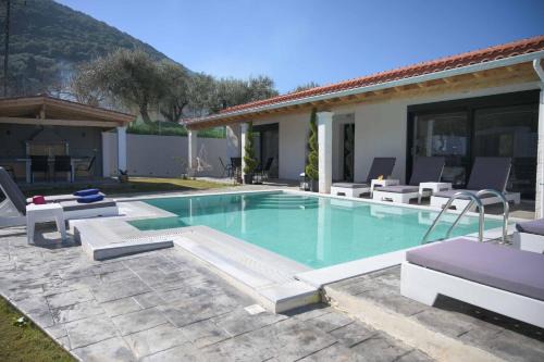 Messonghi Villa | 15 Guests - Luxury Villa Corfu - Luxury Villa