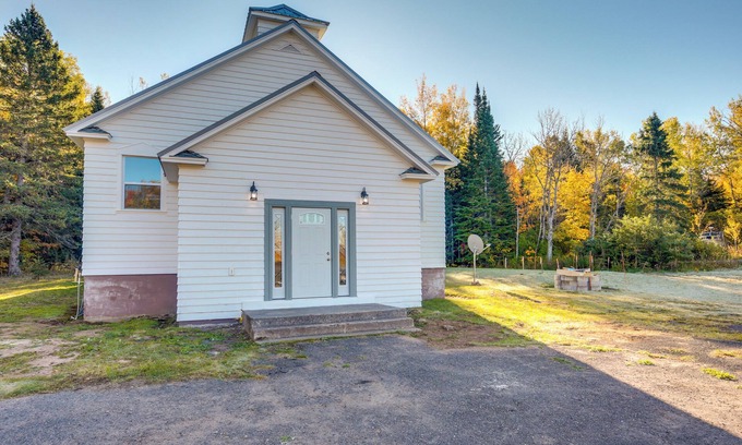 Houghton County House | 15 Mi to Lake Superior: Renovated Church w/Grill