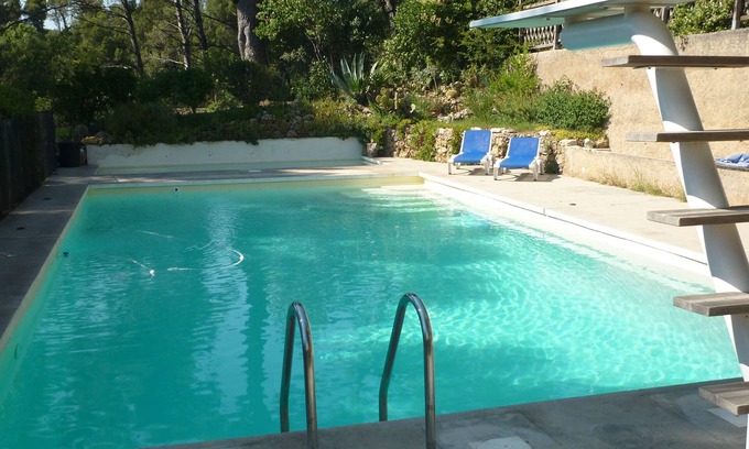 Roquevaire Apartment | 15 mins from Cassis, apartment in a Provencal country house