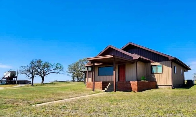 Pawhuska Other | 15 mins from Pioneer Woman, this Cozy Cowboy House is the perfect get away!
