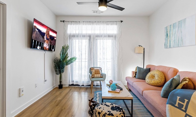Bellevue Apartment | 15 Minutes from Downtown-Cozy & Luxury Design