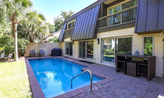 Heritage Woods House | 15 Wagon Road: Walk to the beach! Private Pool with Lagoon View!